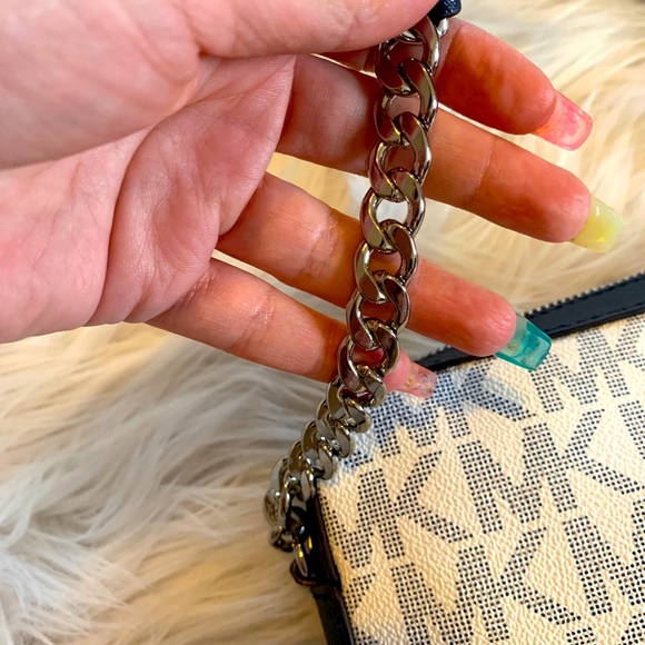 NWOT Michael Kors Monogram Crossbody - Picture 13 of 13